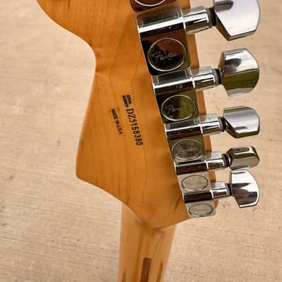 Fender American Deluxe Stratocaster Alder with Rosewood Fretboard 2005 3-Color  Sunburst image 9