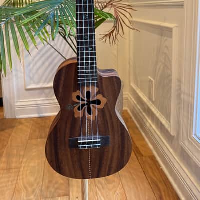 Bruce Wei BWUC17 Flower Tenor Ukulele 2015 - Solid Acacia Koa - MINT!! image 2