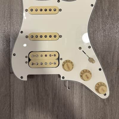 Fender Player II Stratocaster HSS Loaded Pickguard 2025 - Parchment