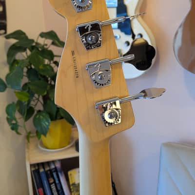 Fender Jazz Bass 2011 - Sunburst image 4