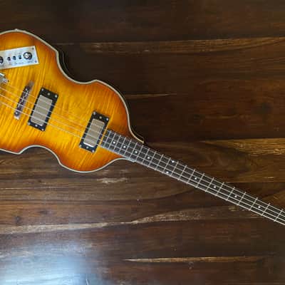 Rogue Violin Beatle Bass 2000 - Sunburst image 4