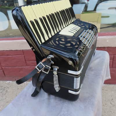 INTERNATIONAL LIRA 120 BASS ACCORDION MODEL 30 1960's BLACK EXCELLENT! image 7