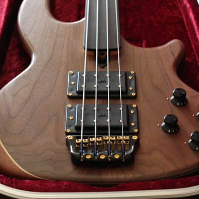 2011 Wal Mk 2 Fretless MINT w/ case image 2