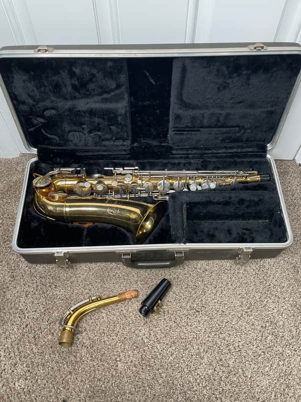 selmer bundy alto sax saxophone w/case and mouthpiece image 1