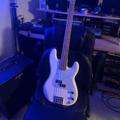 Fender Standard Precision Bass - Present - Olympic White image 2