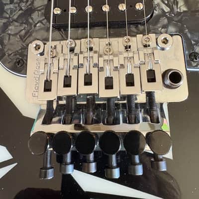 Charvel EVH Art Series 2004 - 2007 Black / White image 14