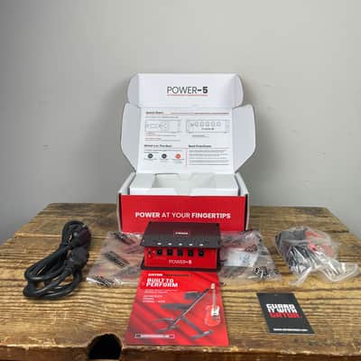 Gator Cases Power-5 Pedal Board Isolated Power Supply like new with box image 8