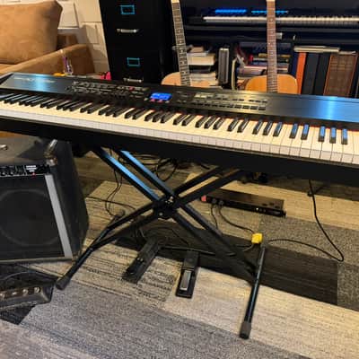 Roland RD-700SX 88-Key Digital Stage Piano