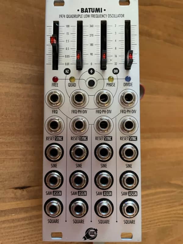 Xaoc Devices Batumi Quadruple Low Frequency Oscillator - Silver image 1