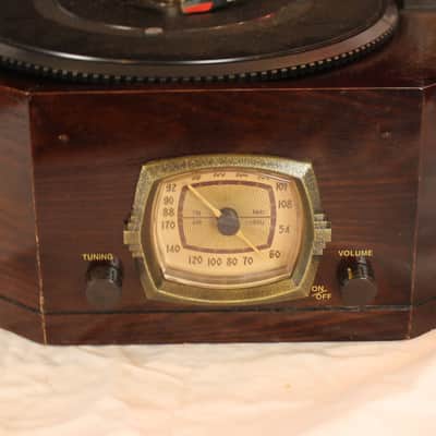 8164 - Crosley Mo. Broadcaster CR70 Retro Style Record / Cassette Tape Player image 2