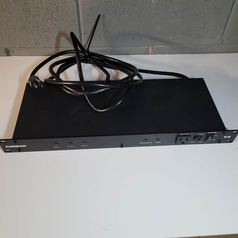 Furman M-8s 15A Power Conditioner/Sequencer - Black image 1