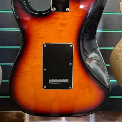 Fender Classic Series Stratocaster 3-Colour Sunburst 2003 Electric Guitar image 12