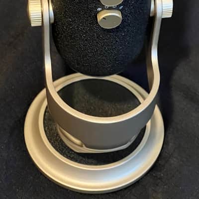 Blue Yeti Pro USB & XLR Studio Condenser Microphone w/ Original Box - Mint image 2