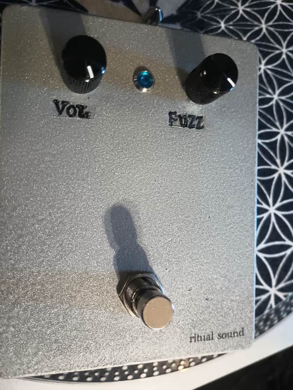 ritual sound 2025 Native Texan Fuzz 2N1308/2N2222 - Hammered metal silver image 1
