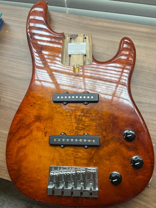 Warmoth Deluxe P 5 string body 2012 - Honey burst image 1