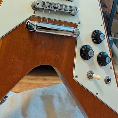 2023 Gibson 70s Flying V Antique Natural – Custom ‘67 Style Mods image 2
