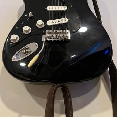 Fender Standard Stratocaster Left-Handed with Maple Fretboard 2006 - 2017 - Black image 2