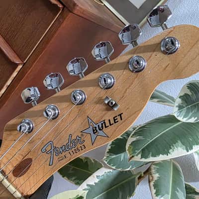 1981 Fender Bullet H-1 American Stratocaster with Telecaster Headstock Red Vintage 80s 1980's made in USA 1H Guitar with original hard case OHSC RARE image 8