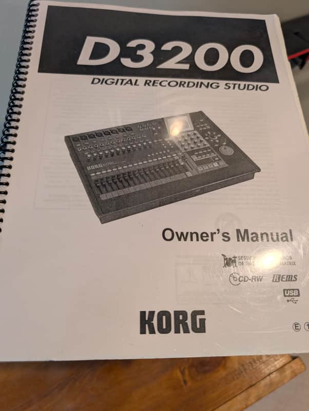 KORG D3200 32-Track Digital Recording Studio (2Seemy VGA Monitor