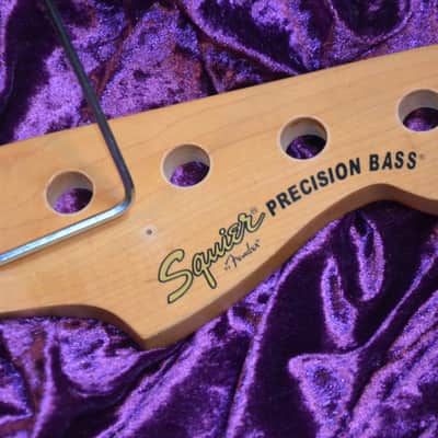 Immagine Fender / Squier Precision Bass Neck 2003 * has a nice maple neck with a fingerboard made from a thick slab of rosewood * a top quality and very rare bass neck * - 7