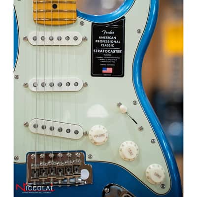 Fender American Professional Classic Stratocaster, Maple Fingerboard, Faded Lake Placid Blue image 6