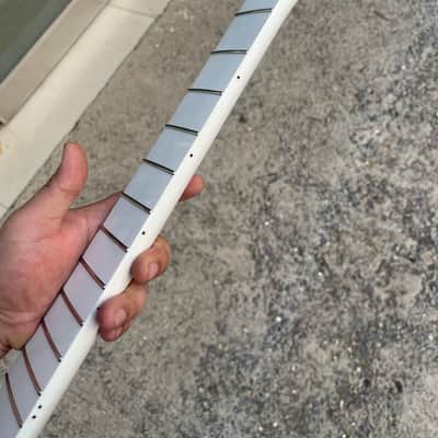 1 Left hand Round stainless steel 22 frets White gloss finish Maple guitar neck 25.5inch hole 10mm st image 4