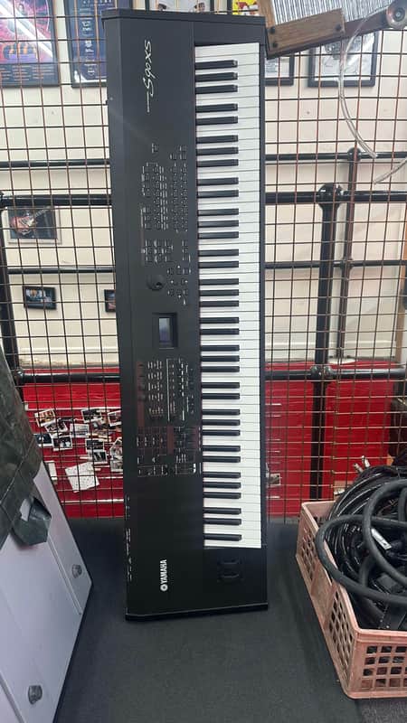 Yamaha S90 XS 88-key Master Keyboard 2009 - Present - Black image 1