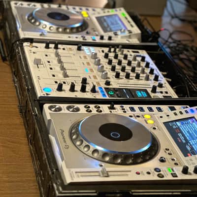Pioneer Cdj nexus 2 and djm 900 nexus 2 2018 - White image 1