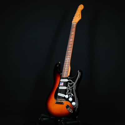 Fender Stevie Ray Vaughan Stratocaster 3-Tone Sunburst (US23110517) image 11