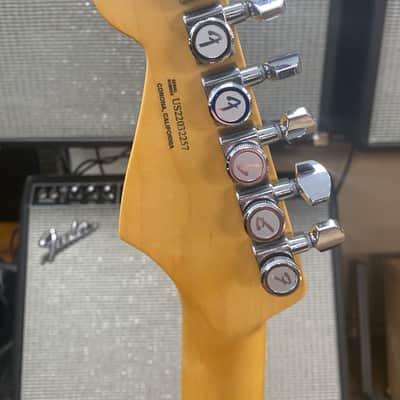 Fender American Ultra Stratocaster with Maple Fretboard Cobra Blue Bild 6