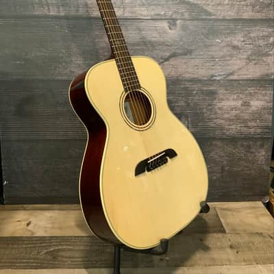 Alvarez Yairi FYM60HD Honduran Folk/OM Acoustic Guitar with case image 6