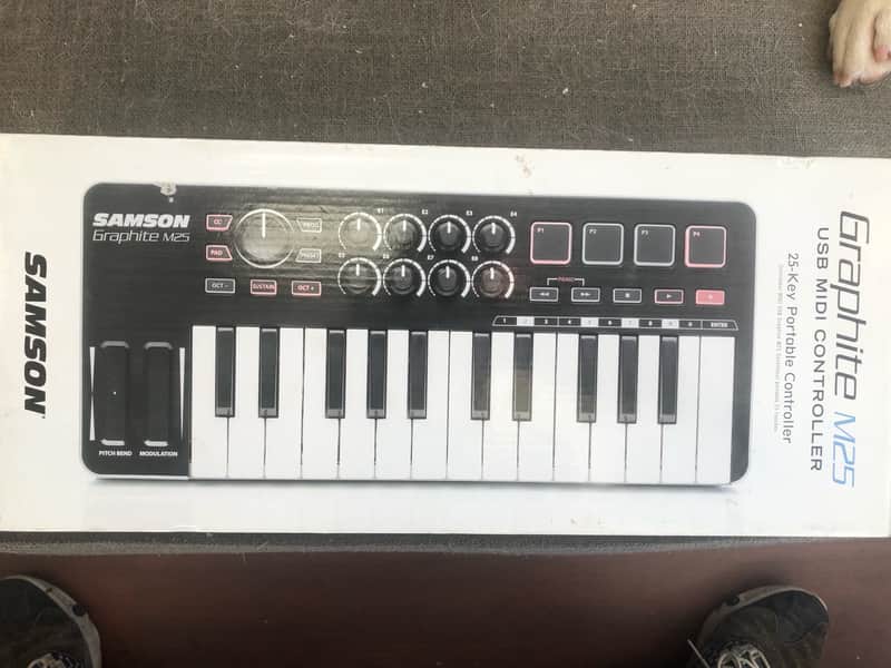 Samson Graphite M25 Mobile Mini USB MIDI Controller 2010s - Black/White image 1