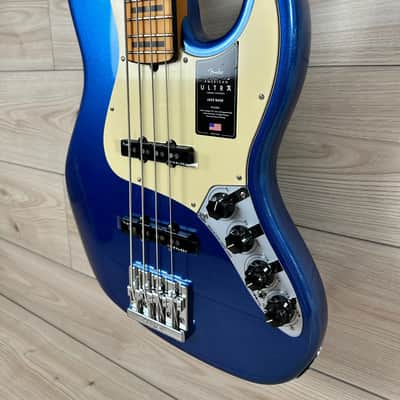 Fender American Ultra Jazz Bass Maple Fingerboard, Cobra Blue image 4