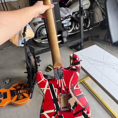 EVH Striped Series Frankie 2020 - Present - Red / White / Black Stripes Relic image 2