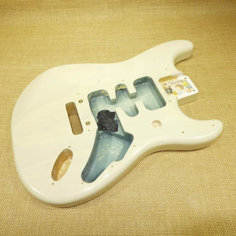 Body Ash White Blonde 4lbs, 1998 Fender American Deluxe  Stratocaster image 1