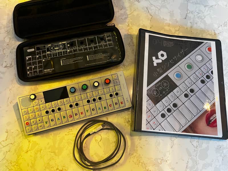 Immagine Teenage Engineering OP-1 Portable Synthesizer Workstation 2011 - Present - White - 1