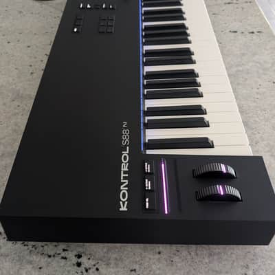 Native Instruments Komplete Kontrol S88 MK3 - Present - Black image 11
