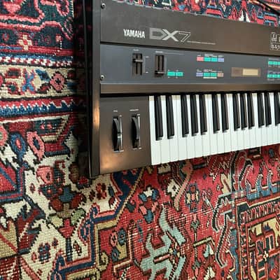 Yamaha DX7 Programmable Algorithm Synthesizer 1983 - 1987 - Black image 2