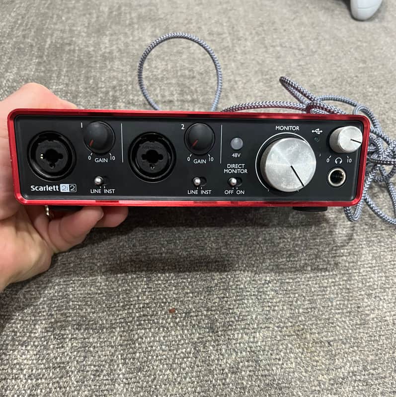 Focusrite Scarlett 2i2 2nd Gen USB Audio Interface 2016 - 2018 - Red / Black image 1