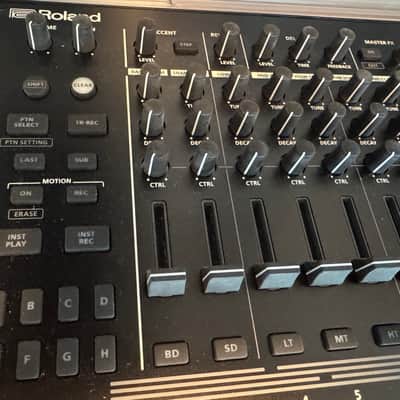 Roland TR-8S plus Decksaver... excellent cond image 4