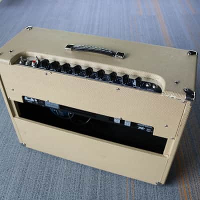Peavey Classic 50 2x12" 50W Tube Guitar Combo Amp image 8