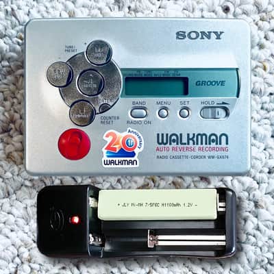SONY WM-GX674 Walkman Cassette Player, Near Mint Silver ! Working ! image 1