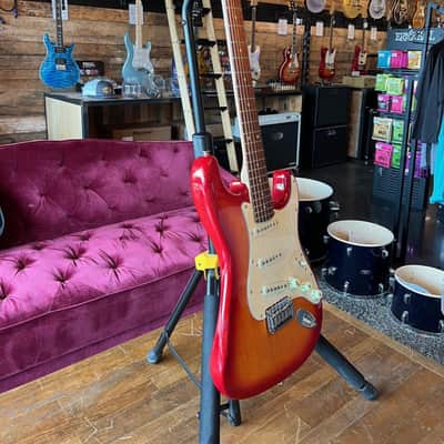 Squier Standard Stratocaster - Cherry Sunburst w/Gig Bag image 4