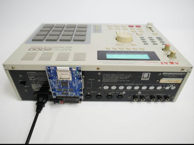 Akai MPC2000 MIDI Production Center 1997 - 2001 - Grey image 1