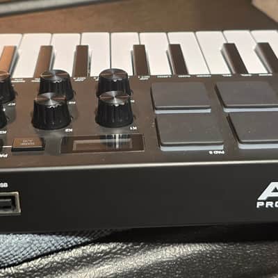 Akai MPK Mini Play MKIII Portable 25-Key MIDI Controller 2022 - Present - Black image 5