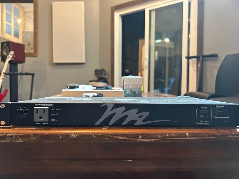 Middle Atlantic PD-915RV-RN Power Conditioner image 1