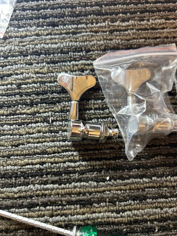 Samick LB 11 Bass Tuning Heads 2015 - Chrome image 1