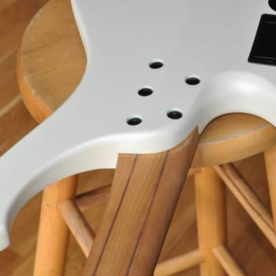 IBANEZ EHB1000 PWM Pearl White Matte / 4-String / EHB Ergonomic Headless Bass Series / EHB1000 PWM / I231008588 image 11