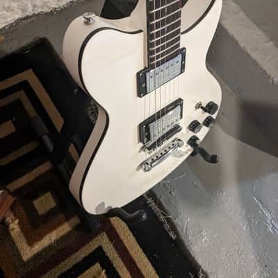 Washburn WI26 Joe Trohman signature - White image 4