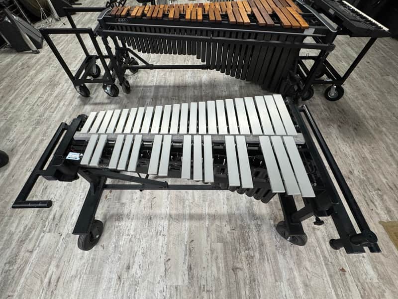 USED MAJESTIC 3.0 OCT. SILVER BAR FIELD VIBRAPHONE - NO MOTOR image 1